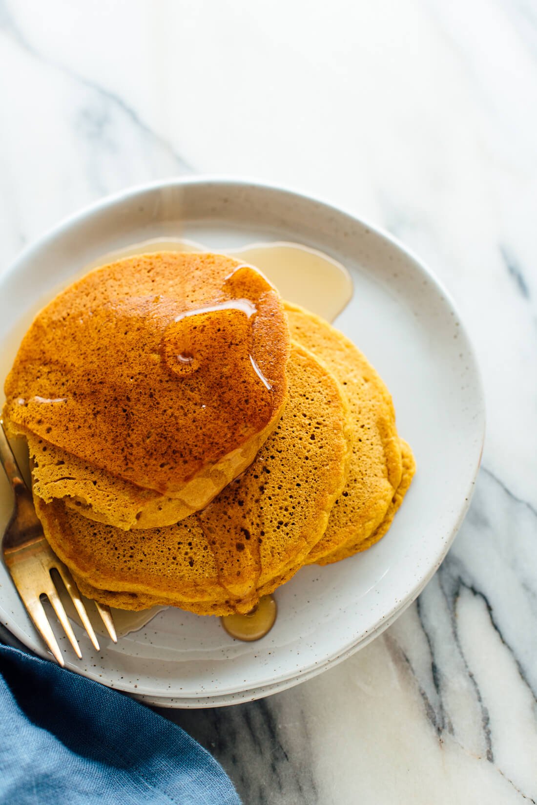 Super fluffy, naturally sweetened, whole wheat pumpkin pancakes! #healthyrecipe