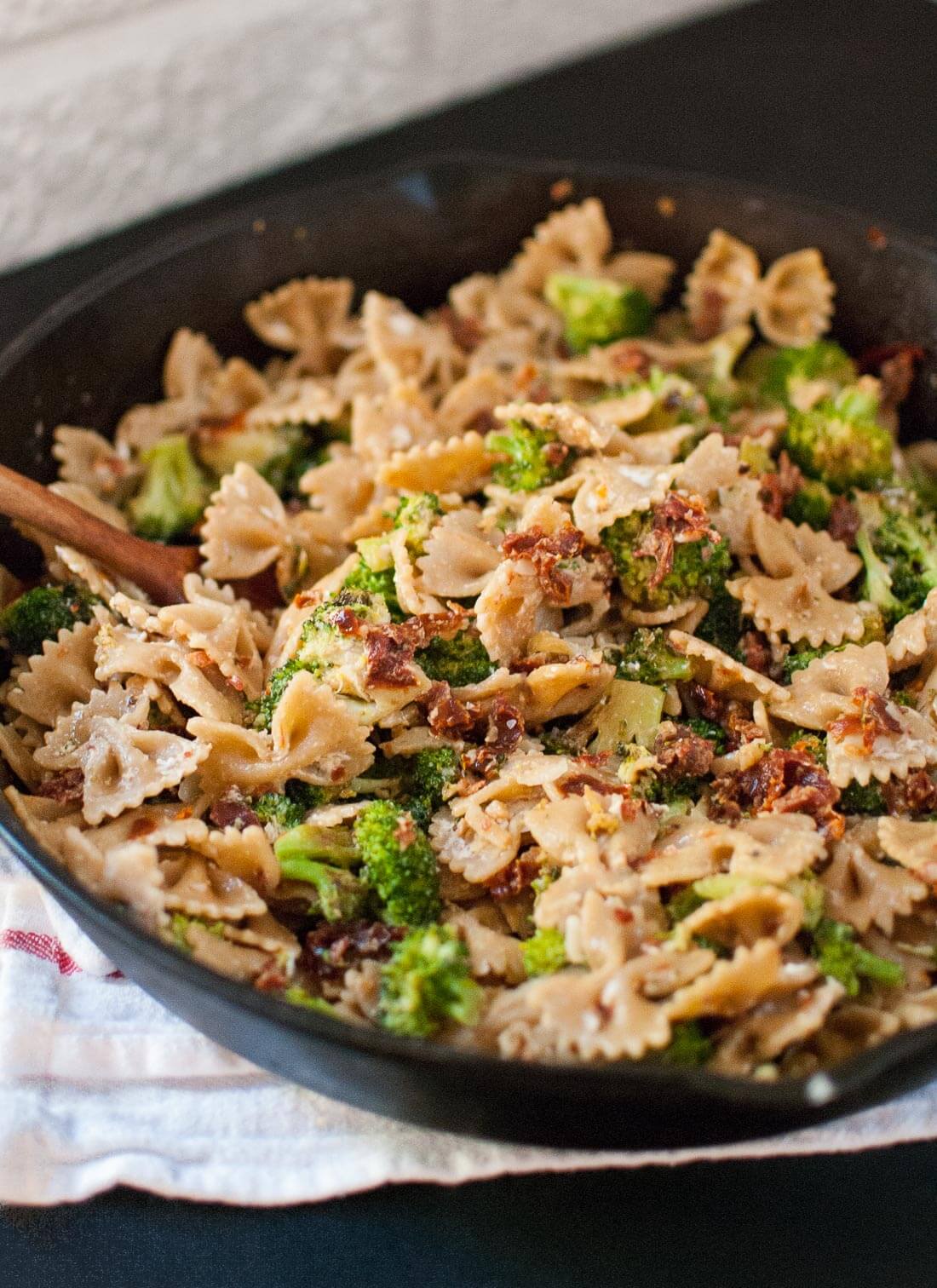 Spicy sun-dried tomato and broccoli pasta from cookieandkate.com