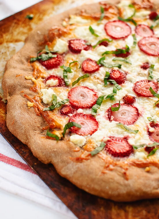 strawberry basil pizza
