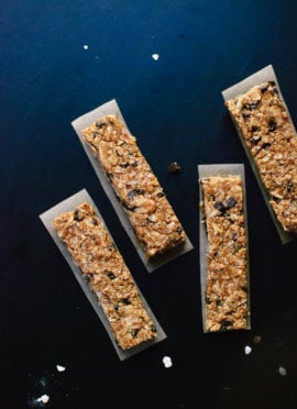 Healthy, honey-sweetened, salted almond chocolate chip granola bars. Keep these bars on hand for traveling or whenever hunger strikes! #healthysnack