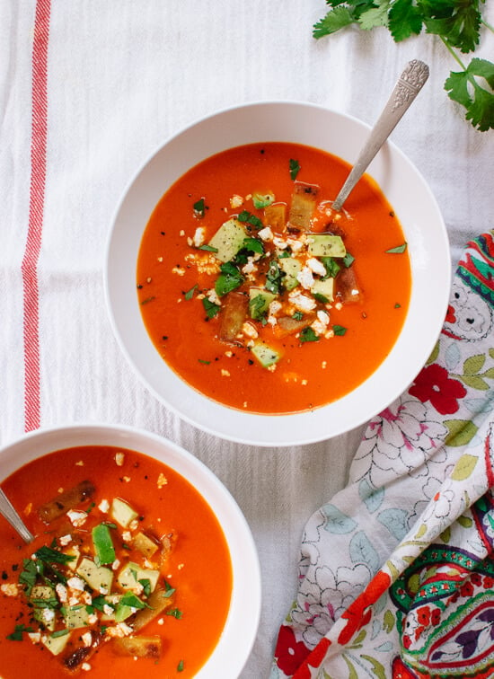 Roasted red pepper soup with a Tex-Mex twist - cookieandkate.com