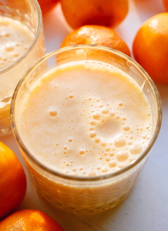This delightful clementine smoothie is packed with vitamin C! cookieandkate.com