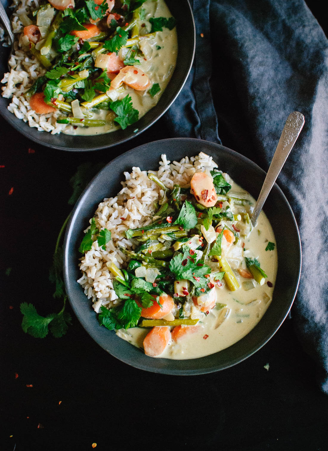This Thai green curry is full of spring vegetables and spinach! cookieandkate.com