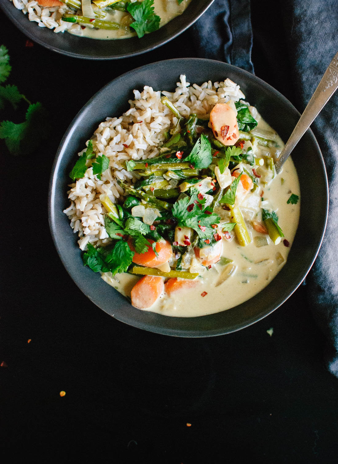 Simple and vegetarian Thai green curry recipe featuring asparagus, carrots and spinach!  cookieandkate.com