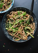 Soba noodles with creamy peanut sauce and delicious and nutritious broccoli rabe! - cookieandkate.com