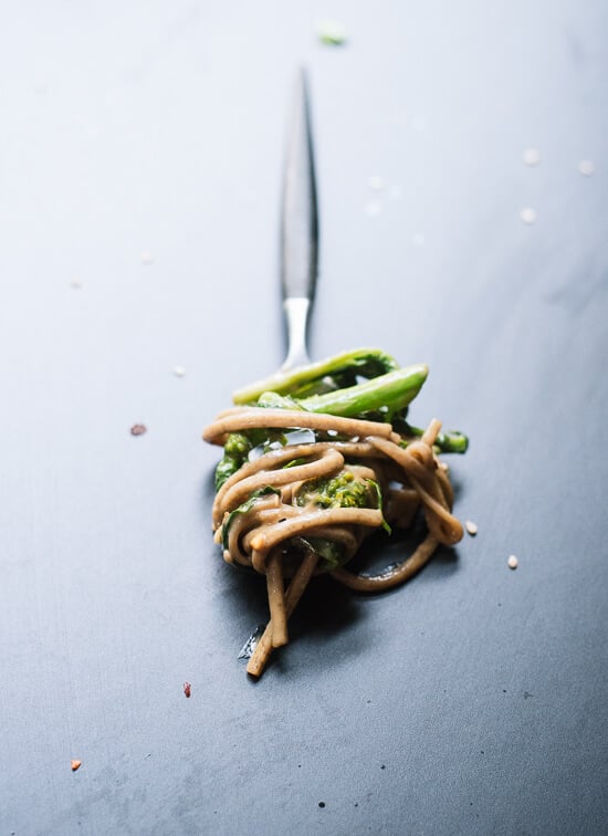 Peanut soba noodles with broccoli rabe - cookieandkate.com