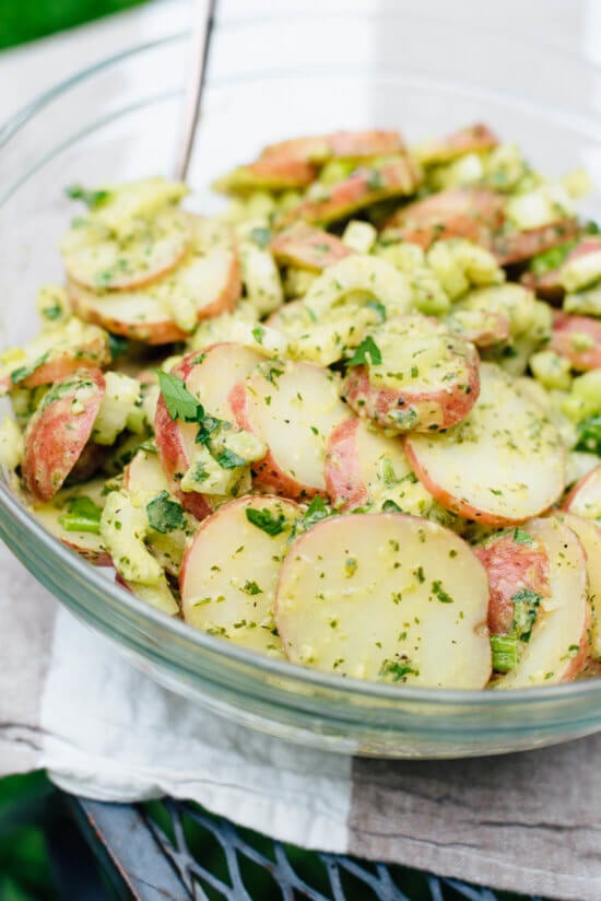 Herbed Red Potato Salad | http://homemaderecipes.com/cooking-102/healthy-recipes/11-best-salad-recipes-healthy/