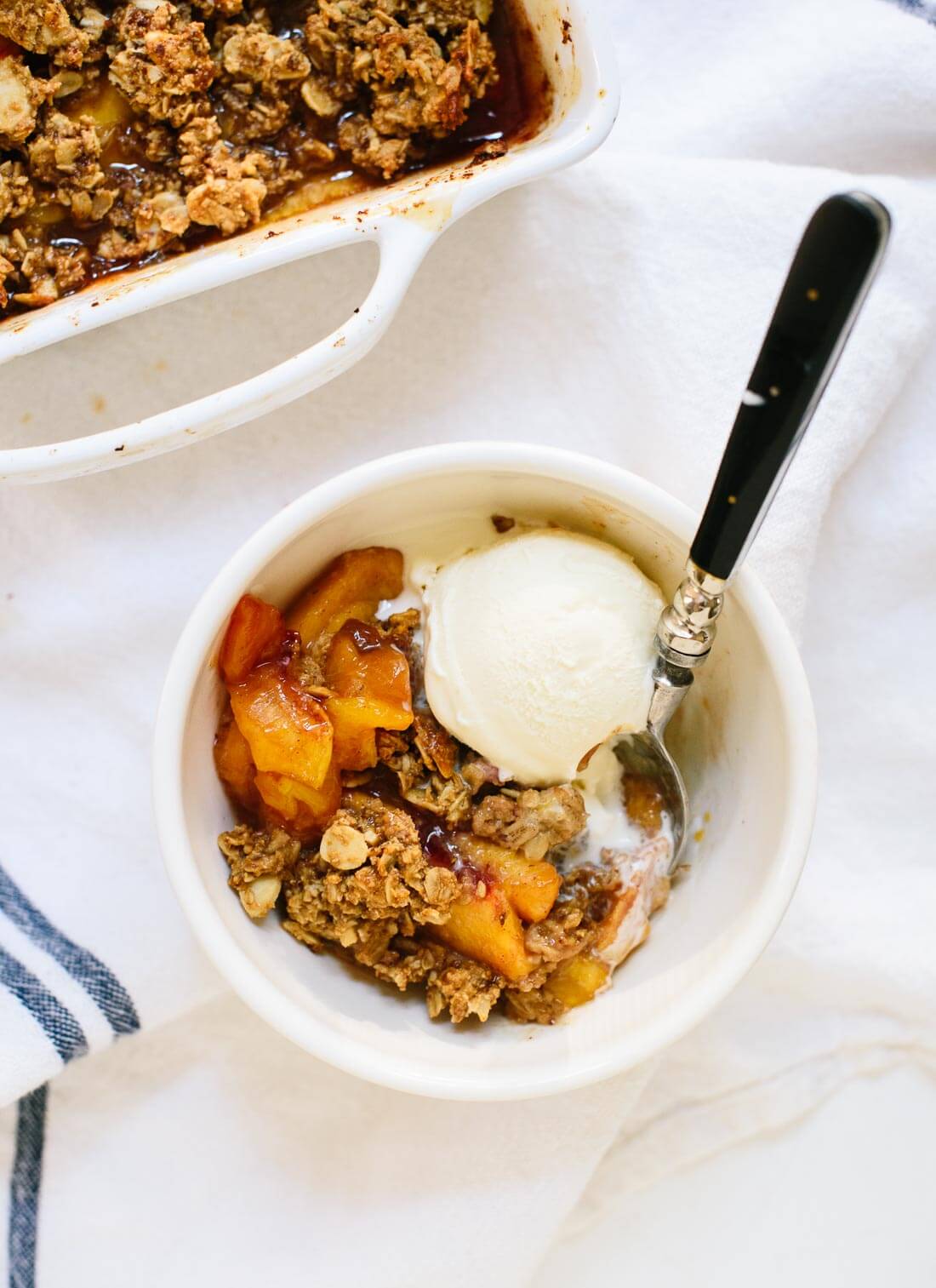 This amazing peach crisp recipe features ripe summer peaches, almonds and oats! cookieandkate.com