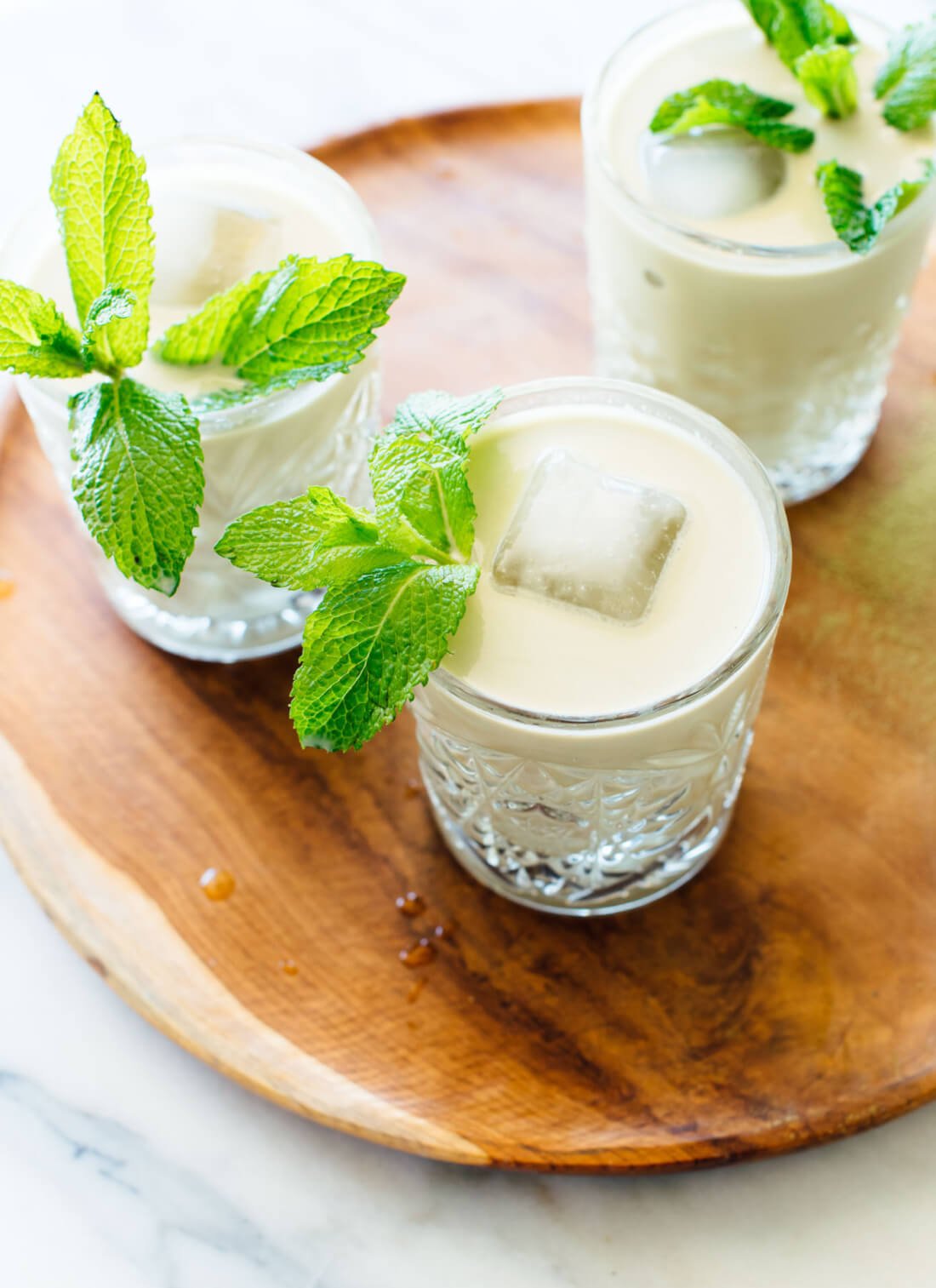 This iced matcha latte recipe is ultra creamy! Naturally sweetened and dairy free. cookieandkate.com