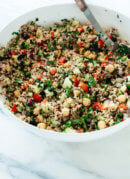 The best quinoa salad recipe, made with chickpeas, red bell pepper, cucumber, red onion, parsley and lemon! This healthy quinoa salad is sure to be a hit. (gluten free, vegetarian, vegan)