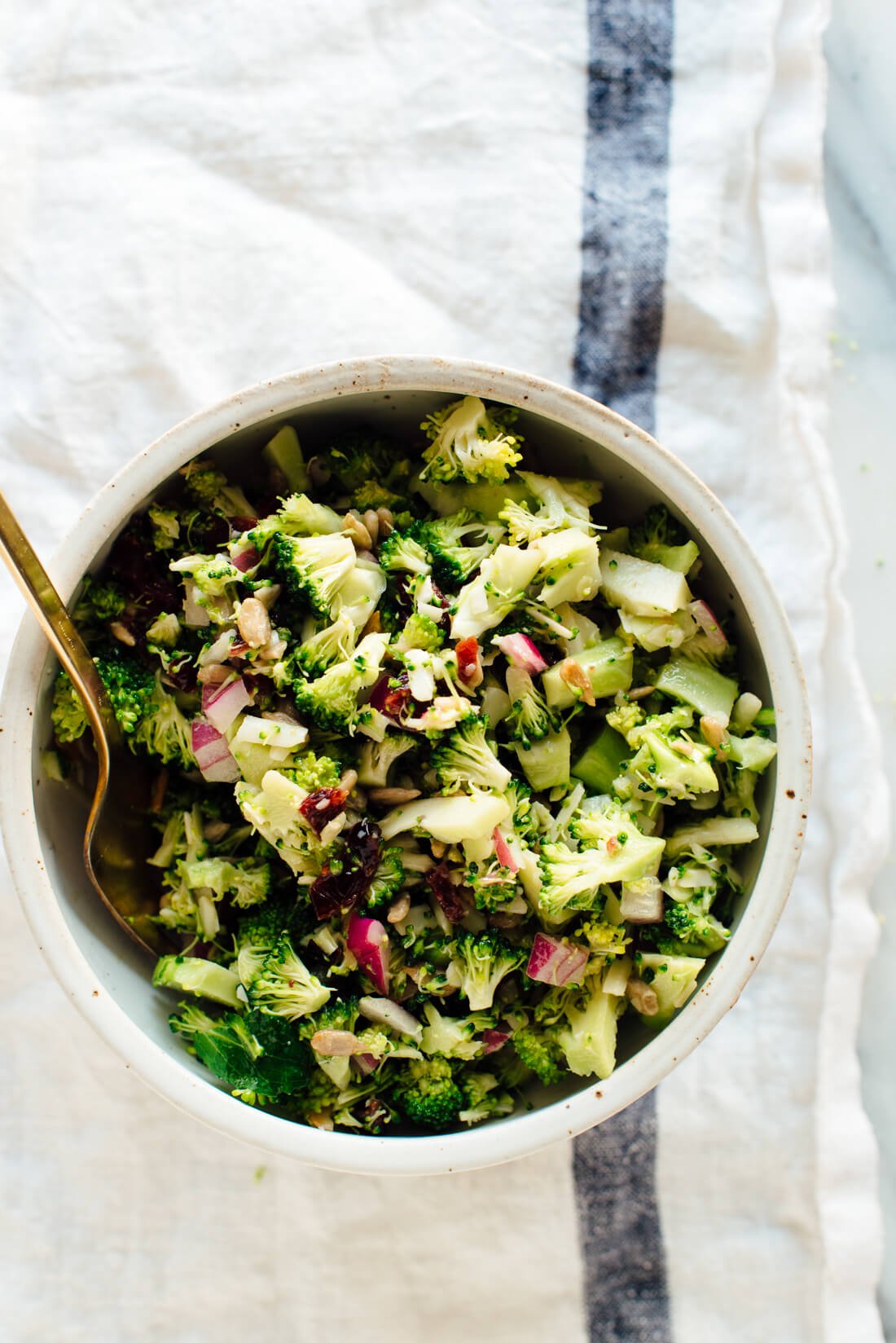 vienos porcijos sveikų brokolių salotų receptas