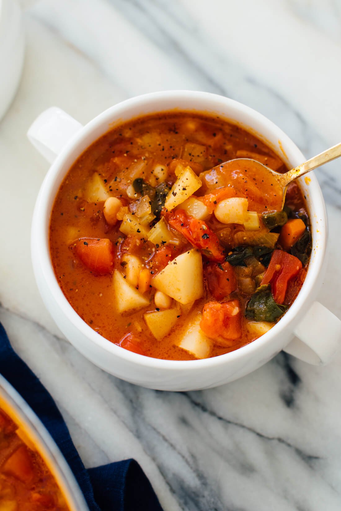 vegan minestrone soup recipe made with vegetable broth and no cheese