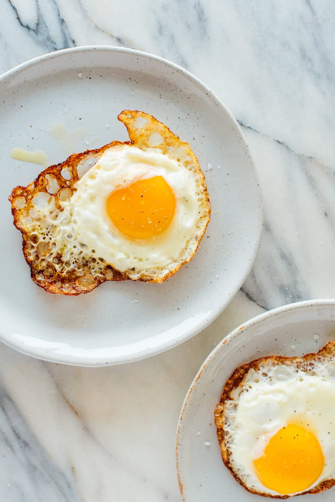 my favorite fried eggs recipe (cooked in olive oil with crispy edges)