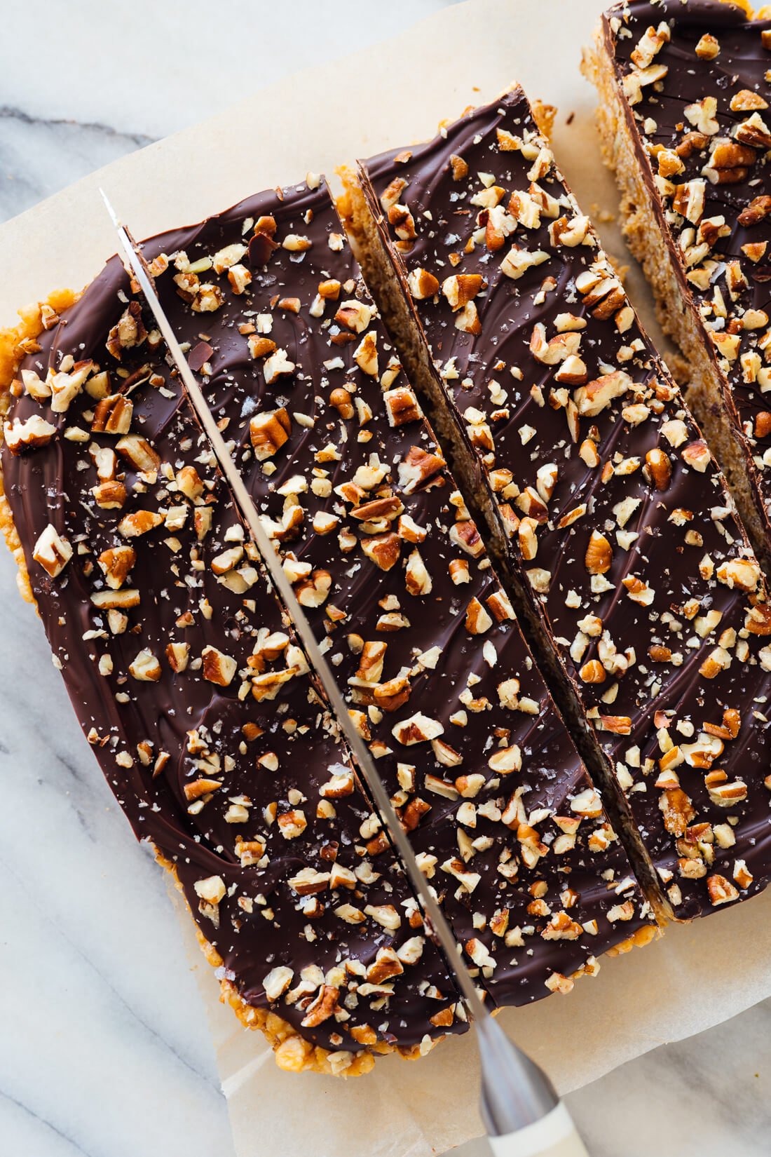 how to slice chocolate peanut butter crispy bars