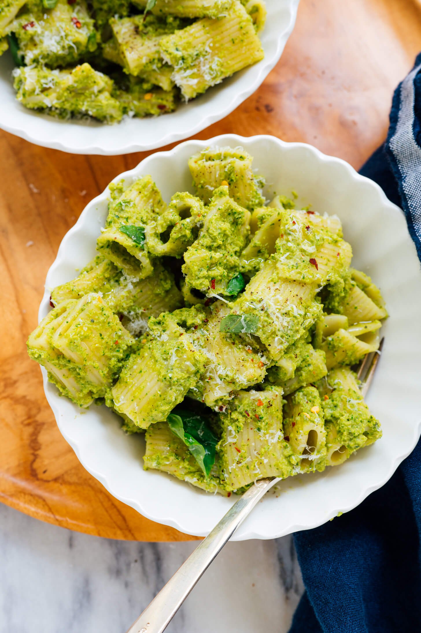 broccoli pesto pasta with green olives